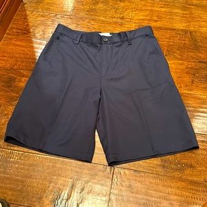Men’s IZOD navy shorts, Size 33